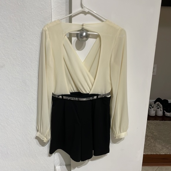 Classy Romper with open back - Picture 3 of 10